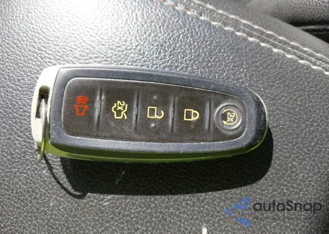 2016 Ford Escape Titanium z USA, uszkodzony, nr VIN 1FMCU9J97GUC20513